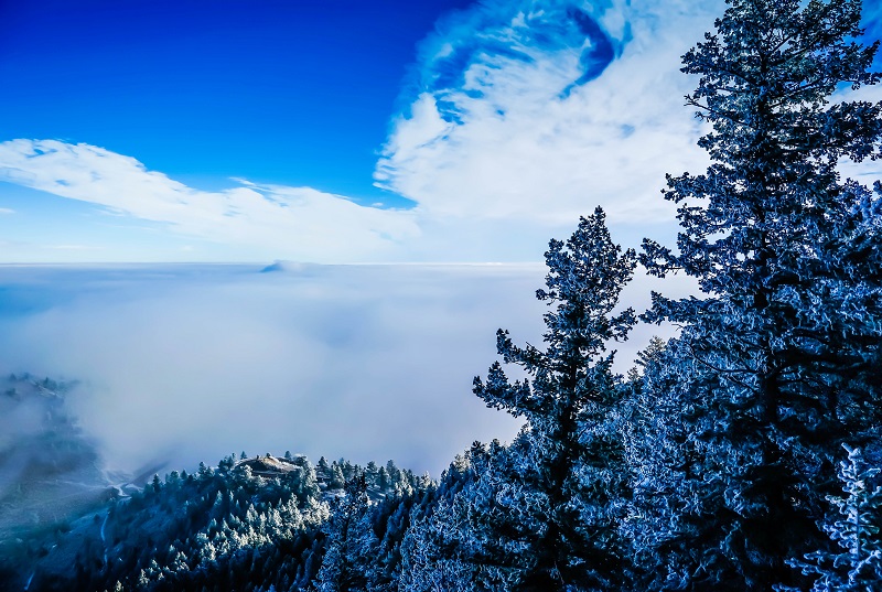 Lookout Mountain above the clouds BD.jpg