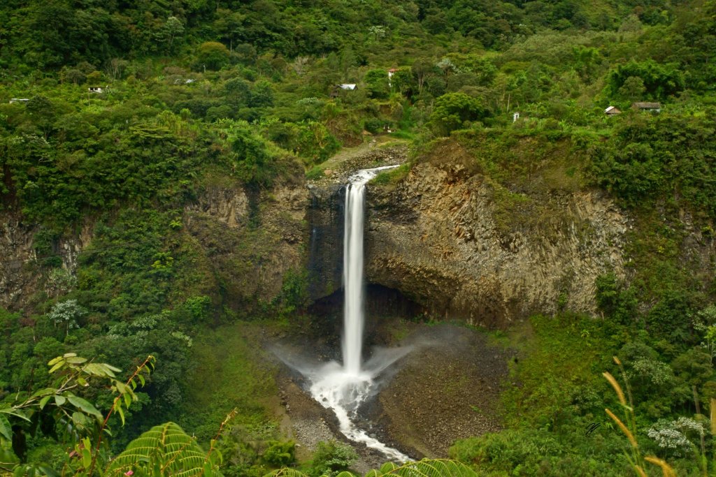 Cascada Del Manto.jpg